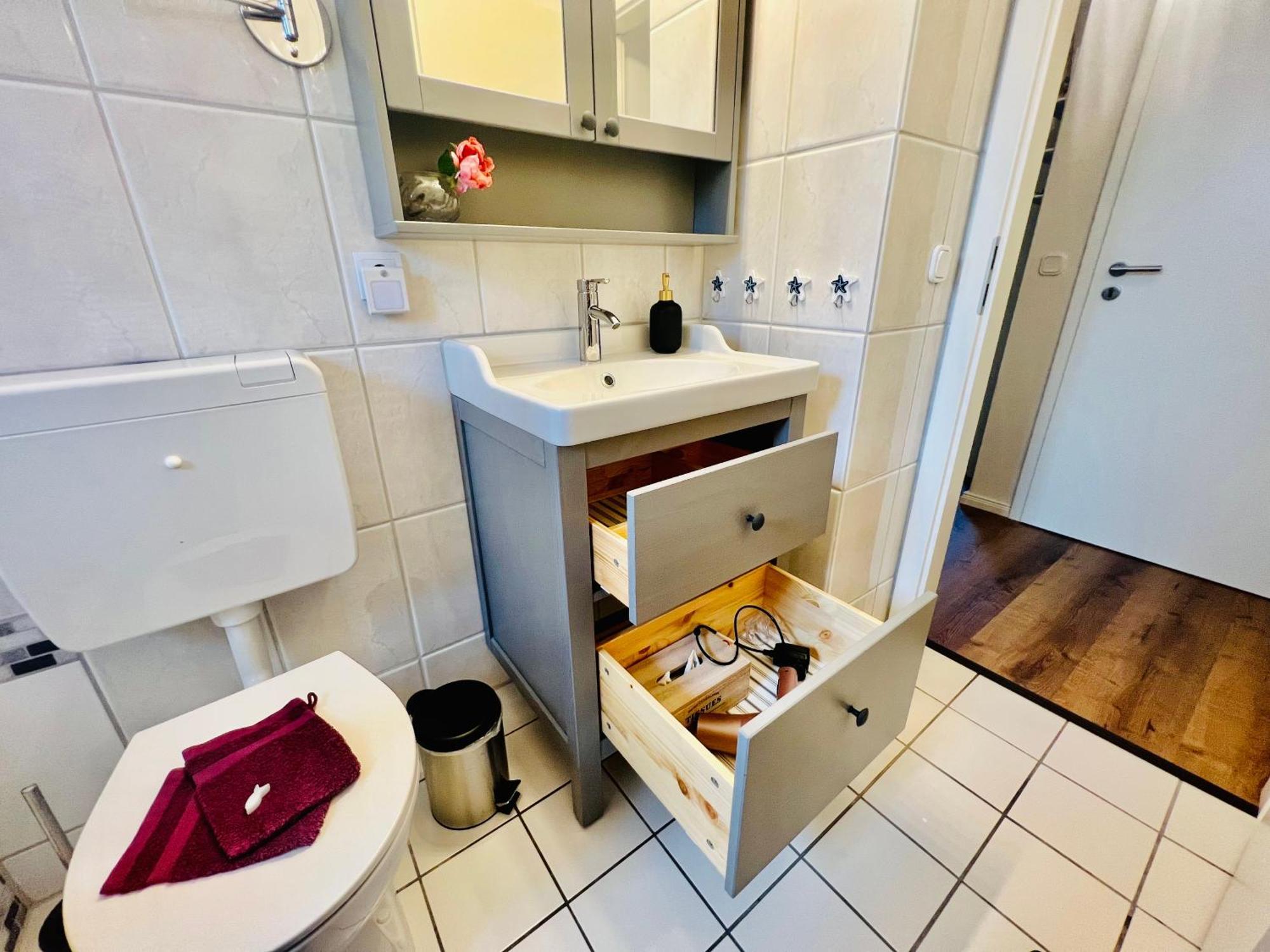 Seelund - Meeresrauschen Lauschen - Ruhiges Sonniges Apartment Mit Garten Und Terrasse Nahe Strand Und Ostsee Schonhagen  Bagian luar foto