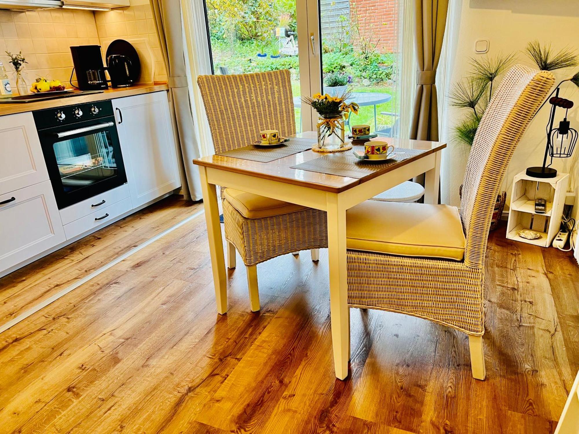 Seelund - Meeresrauschen Lauschen - Ruhiges Sonniges Apartment Mit Garten Und Terrasse Nahe Strand Und Ostsee Schonhagen  Bagian luar foto
